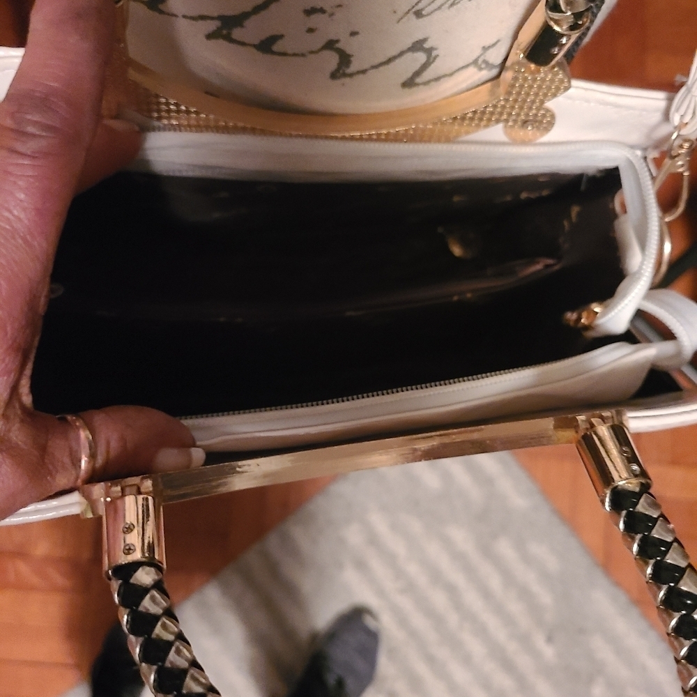 White crossbody/shoulder bag/handbag hp🔥🔥🔥🔥 - Picture 6 of 10